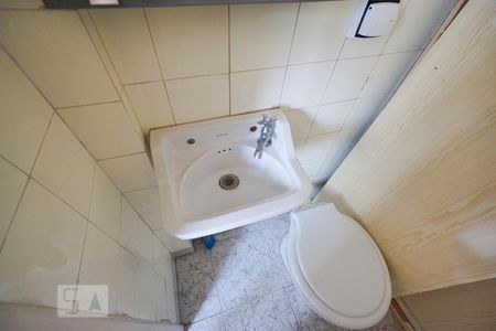Apartamento à venda com 96m², 3 quartos e 2 vagas Apartamento à venda com 96m², 3 quartos e 2 vagasDetalhe banheiro de serviço