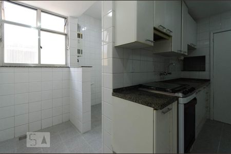 Apartamento para alugar com 74m², 2 quartos e 1 vaga Apartamento para alugar com 74m², 2 quartos e 1 vagaCozinha e área de Serviço