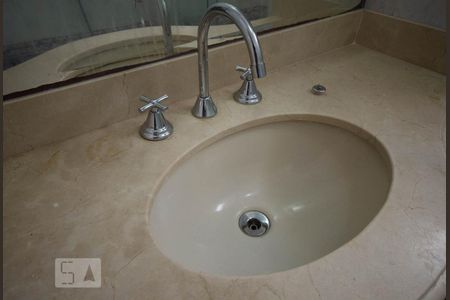 Apartamento para alugar com 74m², 2 quartos e 1 vaga Apartamento para alugar com 74m², 2 quartos e 1 vagaLavatório do banheiro