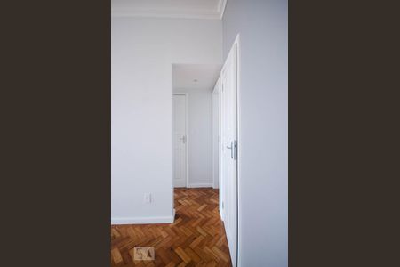 Hall de acesso aos dormitórios e banheiro de apartamento para alugar com 2 quartos, 74m² em Lagoa, Rio de Janeiro
