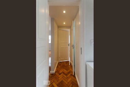 Apartamento para alugar com 74m², 2 quartos e 1 vaga Apartamento para alugar com 74m², 2 quartos e 1 vagaCorredor de acesso aos dormitórios