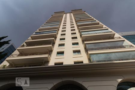 Apartamento à venda com 196m², 4 quartos e 3 vagas Apartamento à venda com 196m², 4 quartos e 3 vagasFachada - Condomínio