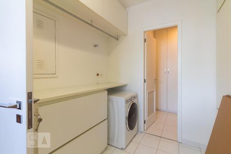 Apartamento à venda com 196m², 4 quartos e 3 vagas Apartamento à venda com 196m², 4 quartos e 3 vagasÁrea de Serviço