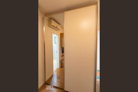 Apartamento à venda com 196m², 4 quartos e 3 vagas Apartamento à venda com 196m², 4 quartos e 3 vagasSuíte 1