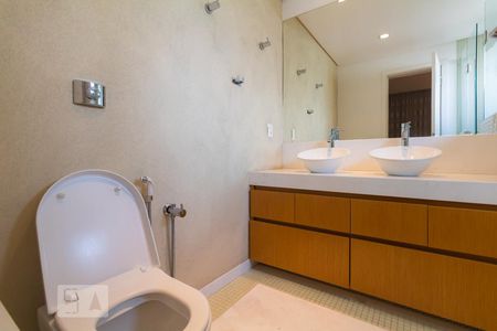 Apartamento à venda com 196m², 4 quartos e 3 vagas Apartamento à venda com 196m², 4 quartos e 3 vagasBanheiro - Suíte Master