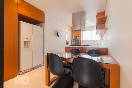 Apartamento à venda com 196m², 4 quartos e 3 vagas Apartamento à venda com 196m², 4 quartos e 3 vagasCozinha