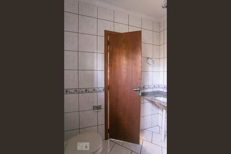 Banheiro de casa à venda com 4 quartos, 209m² em Camaquã, Porto Alegre