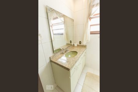 Banheiro Social (Segundo Andar) de casa de condomínio para alugar com 3 quartos, 436m² em Freguesia (jacarepaguá), Rio de Janeiro