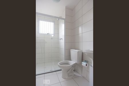 Banheiro de apartamento à venda com 2 quartos, 49m² em Jardim do Lago Continuação, Campinas