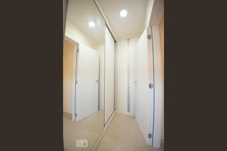 Closet do quarto 2 de apartamento para alugar com 2 quartos, 56m² em Jardim Paulicéia, Campinas