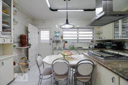 Casa à venda com 275m², 4 quartos e 4 vagasCozinha