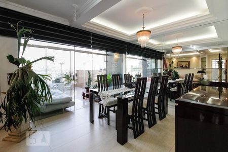 Sala de casa para alugar com 4 quartos, 275m² em Jardim Pinheiros, São Paulo