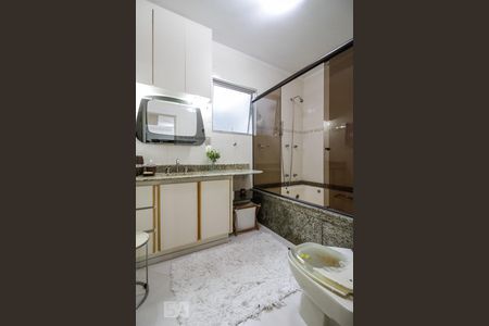 Casa à venda com 275m², 4 quartos e 4 vagasBanheiro Suíte 3