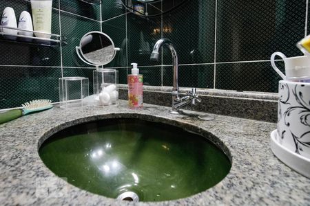 Casa à venda com 275m², 4 quartos e 4 vagasBanheiro Suíte 2