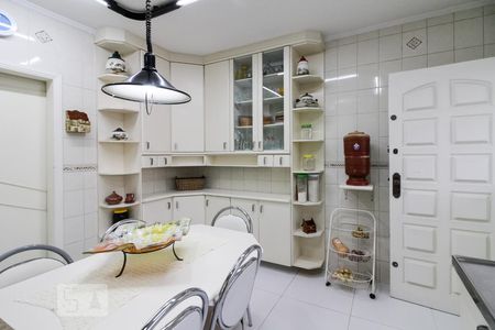 Casa à venda com 275m², 4 quartos e 4 vagasCozinha