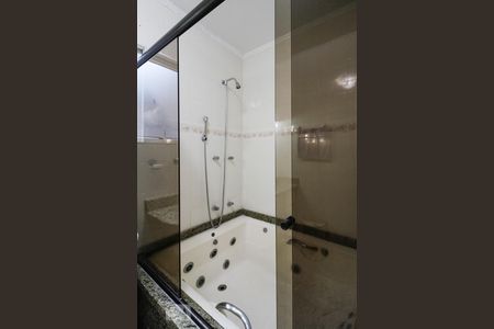 Casa à venda com 275m², 4 quartos e 4 vagasBanheiro Suíte 3