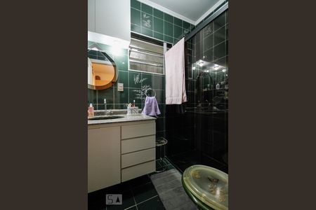 Casa à venda com 275m², 4 quartos e 4 vagasBanheiro Suíte 2