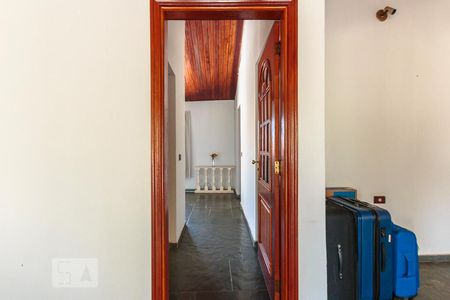 Casa de condomínio à venda com 200m², 3 quartos e 2 vagasCorredor
