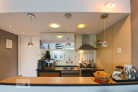 Cozinha de apartamento à venda com 1 quarto, 70m² em Bela Vista, São Paulo