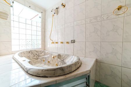 Casa à venda com 215m², 3 quartos e 5 vagasBanheiro da Suíte