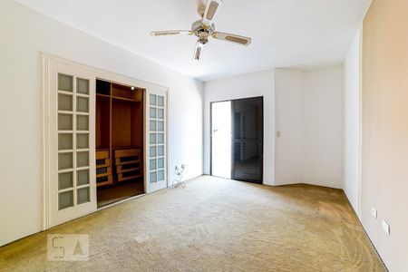 Casa à venda com 215m², 3 quartos e 5 vagasSuíte