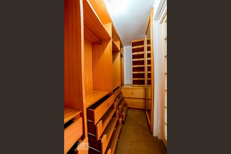 Casa à venda com 215m², 3 quartos e 5 vagasCloset da Suíte