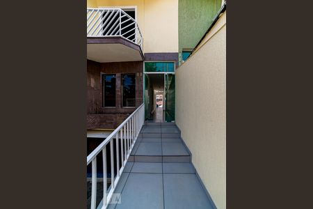 Casa à venda com 215m², 3 quartos e 5 vagasEscada de Entrada