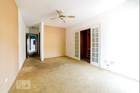 Casa à venda com 215m², 3 quartos e 5 vagasSuíte