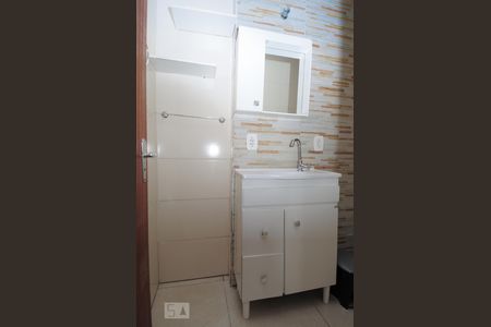 Banheiro de apartamento para alugar com 2 quartos, 46m² em Cavalhada, Porto Alegre