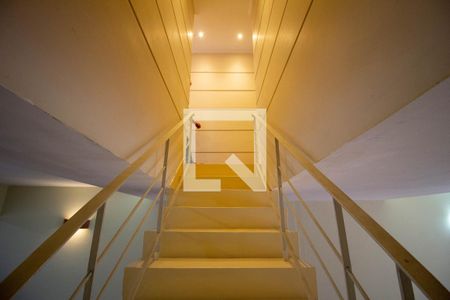 Casa para alugar com 165m², 3 quartos e 3 vagasEscadas