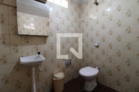 Banheiro comum 2 de casa para alugar com 3 quartos, 96m² em Chácara Santo Antônio (zona Sul), São Paulo