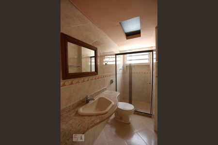 Banheiro de apartamento para alugar com 2 quartos, 55m² em Santa Rosa, Niterói