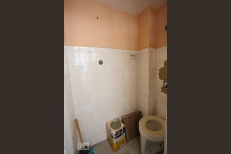 Banheiro de Serviço de apartamento para alugar com 2 quartos, 55m² em Santa Rosa, Niterói
