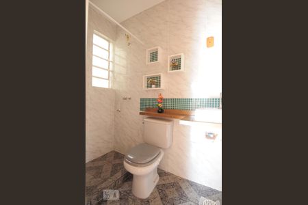 Banheiro de apartamento à venda com 2 quartos, 68m² em Vila Nova, Porto Alegre