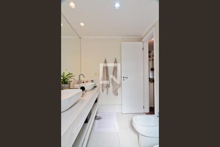 Apartamento à venda com 186m², 3 quartos e 3 vagasBanheiro da Suíte 1