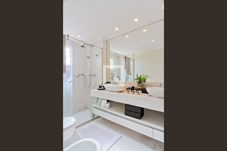 Apartamento à venda com 186m², 3 quartos e 3 vagasBanheiro da Suíte 1