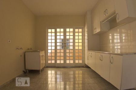 Casa à venda com 250m², 4 quartos e 5 vagasÁrea de Serviço
