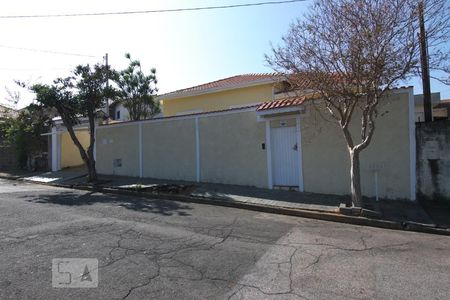 Casa à venda com 250m², 4 quartos e 5 vagasFachada