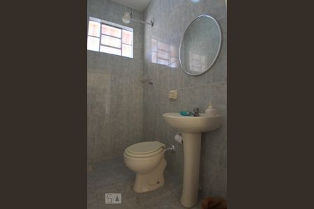 Casa à venda com 250m², 4 quartos e 5 vagasBanheiro 2