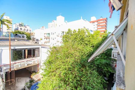 VISTA SALA de apartamento para alugar com 2 quartos, 85m² em Petrópolis, Porto Alegre