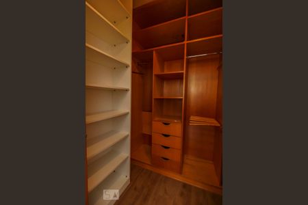 Closet DORMITÓRIO 1 de apartamento para alugar com 2 quartos, 85m² em Petrópolis, Porto Alegre