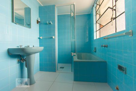 Banheiro de apartamento para alugar com 2 quartos, 124m² em Centro, Curitiba