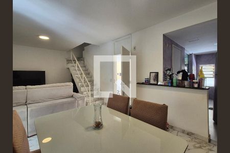 Sala de casa de condomínio à venda com 4 quartos, 196m² em Recreio dos Bandeirantes, Rio de Janeiro