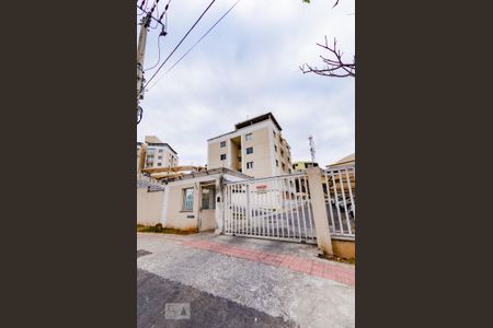 Apartamento para alugar com 2 quartos, 55m² em João Pinheiro, Belo Horizonte