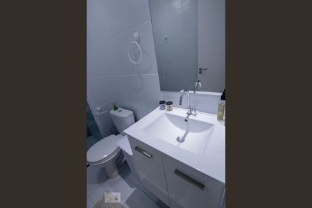 Banheiro de apartamento para alugar com 1 quarto, 33m² em Barra Funda, São Paulo