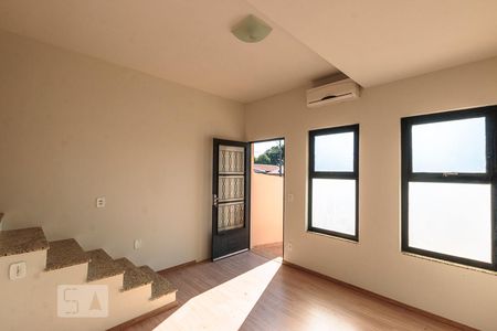 Sala de casa para alugar com 2 quartos, 55m² em Vila Nova, Campinas