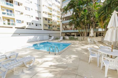 Apartamento para alugar com 82m², 3 quartos e 1 vaga Apartamento para alugar com 82m², 3 quartos e 1 vagaPiscinas