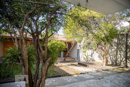 Casa para alugar com 555m², 5 quartos e 7 vagas Casa para alugar com 555m², 5 quartos e 7 vagasQuintal Fundos