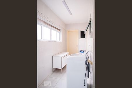 Apartamento à venda com 130m², 3 quartos e 2 vagas Apartamento à venda com 130m², 3 quartos e 2 vagasÁREA SERVIÇO