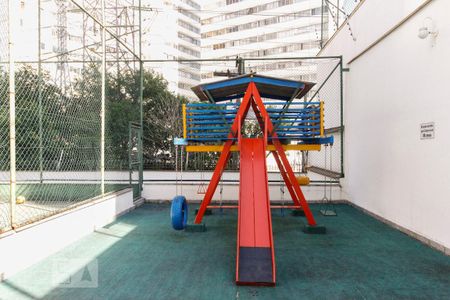 Apartamento à venda com 159m², 4 quartos e 2 vagas Apartamento à venda com 159m², 4 quartos e 2 vagasPlayground